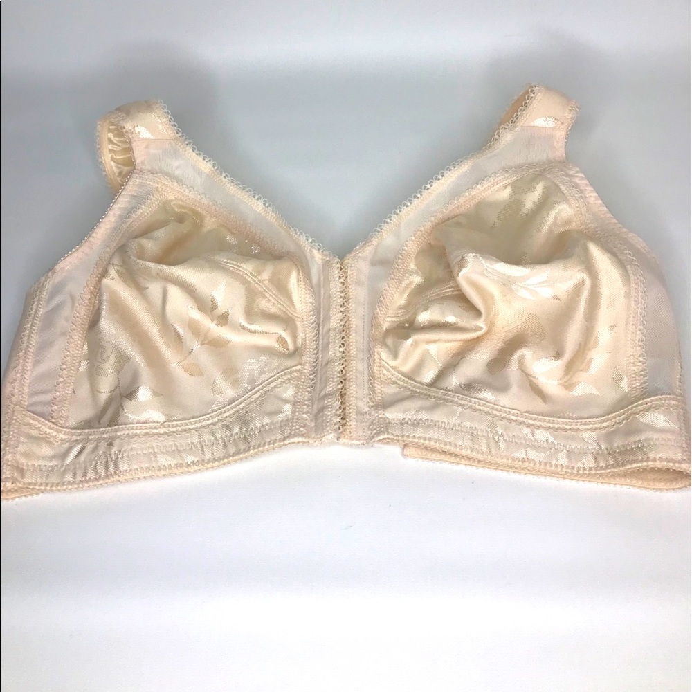 Playtex 18 Hour 40D Light Beige Front Closure Bra